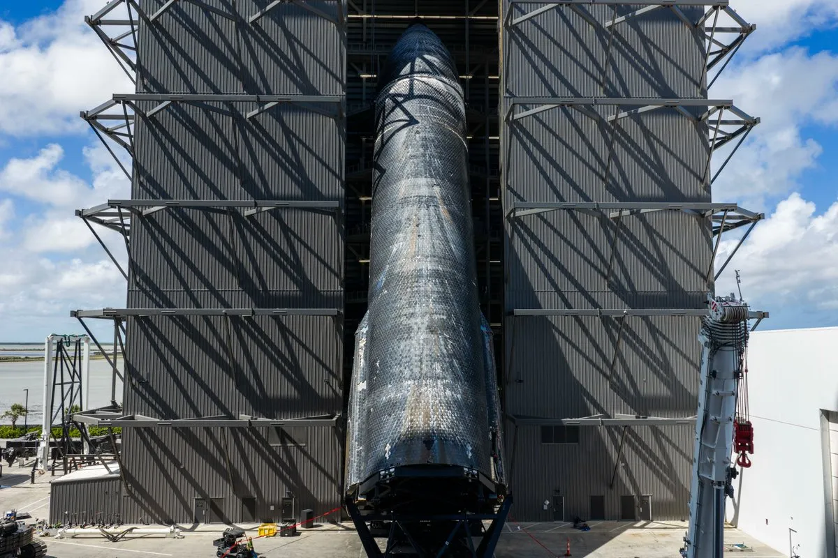 메가베이 내 쉽 40 근접 모습 (SpaceX)