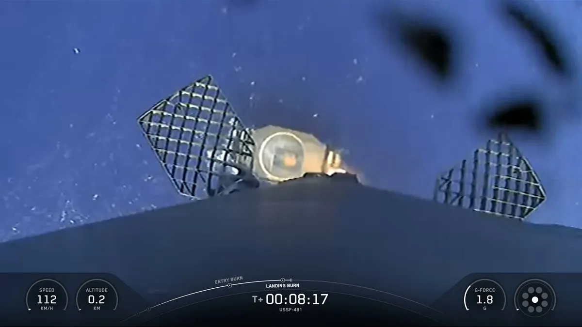 드론십 Of Course I Still Love You에 착륙하는 팰컨9 1단 (SpaceX 공식 영상 스틸)