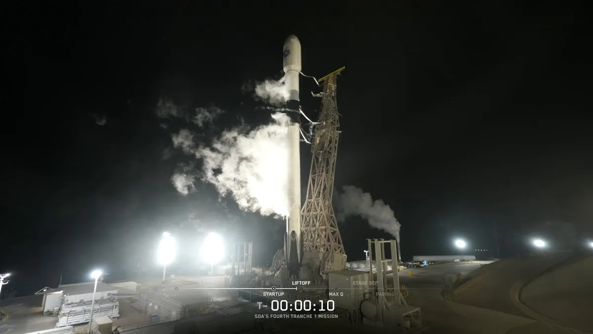 발사 10초 전 반덴버그 발사대의 팰컨9 (SpaceX 중계 화면)