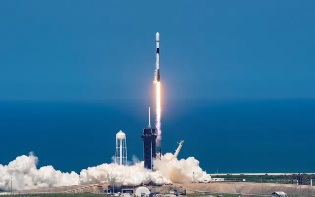 케이프커내버럴에서 이륙하는 Falcon 9
